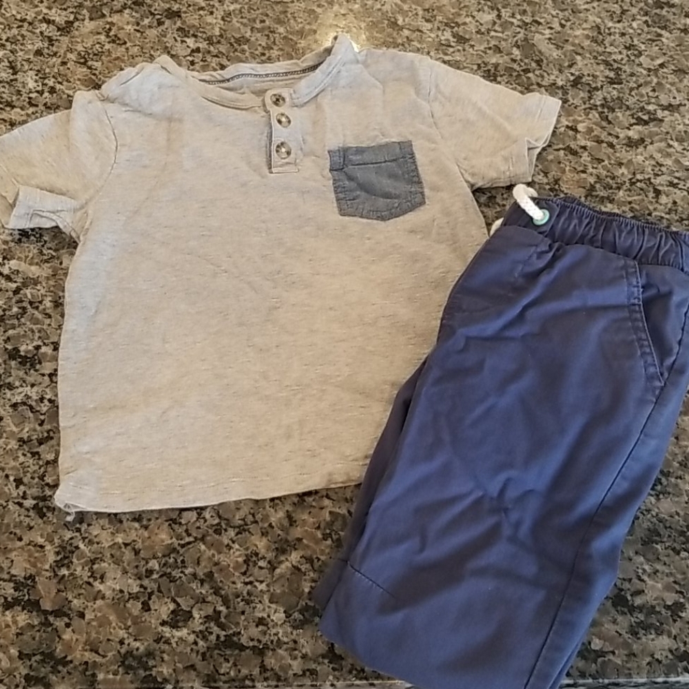 Baby gap size 3T short sleeve shirt